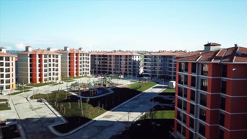 Bakan Kurum duyurdu: Konutlar yarı fiyatına kiralanacak.