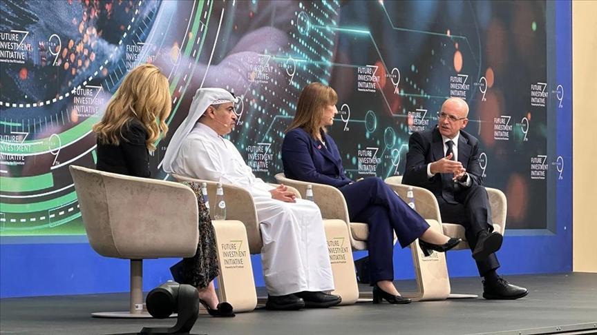 Bakan Şimşek: Bölgesel ve küresel entegrasyonun önemini biliyoruz. 3 Bakan Şimşek: Bölgesel ve küresel entegrasyonun önemini biliyoruz.