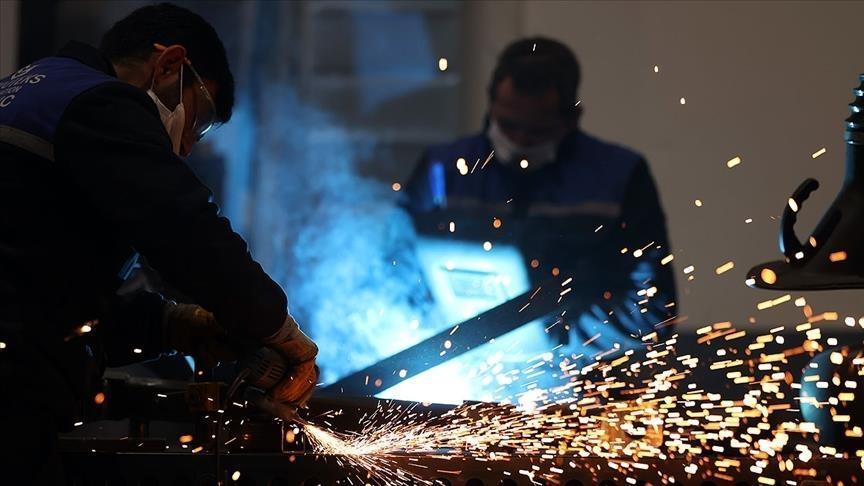 Bankacılık sektörü en yüksek krediyi imalat sanayisine verdi.