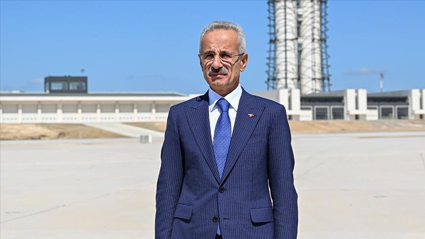 Bu yıl denize inşa edilecek havalimanının ihalesinin tamamlanması hedefleniyor.