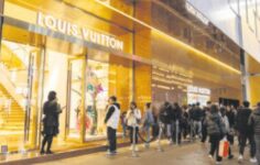 Kendine yatırım yapıyor!