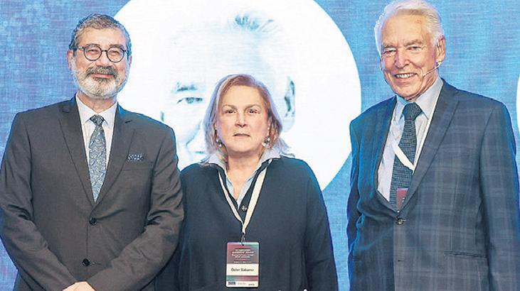 Liderlik, öngörmekten çok ekiple ilgilidir. 2 Liderlik, öngörmekten çok ekiple ilgilidir.