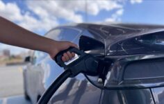 Tüketiciler Birliği’nden “elektrikli araç sigortalarındaki menzil bilgilerine dikkat edin” uyarısı.