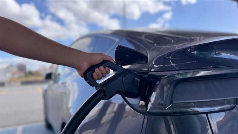 Tüketiciler Birliği’nden “elektrikli araç sigortalarındaki menzil bilgilerine dikkat edin” uyarısı.
