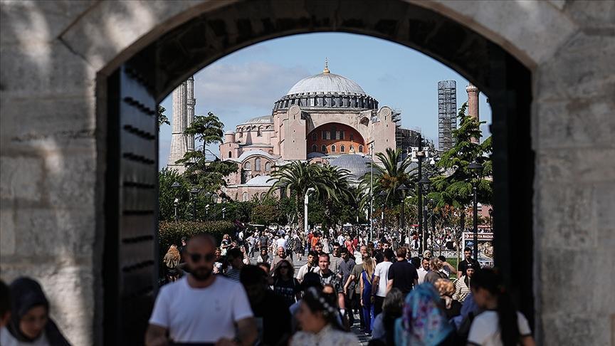 Yerli turistler seyahat harcamalarında 116,9 milyar lira harcadı.