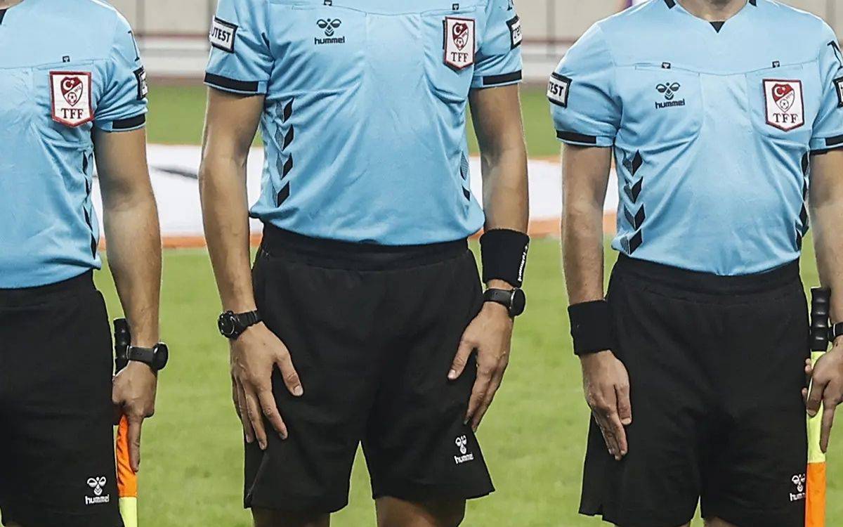 Futbolda Bahis Operasyonu: 17 Hakem ve Eyüpspor Başkanı Gözaltında 2 Futbolda Bahis Operasyonu: 17 Hakem ve Eyüpspor Başkanı Gözaltında