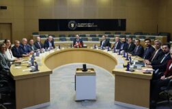 Bakan Bayraktar, Ian L. Edwards ile AtkinsRealis’in başkanı olarak bir araya geldi.