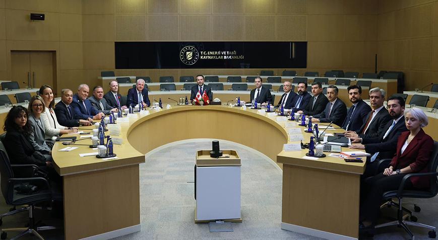 Bakan Bayraktar, Ian L. Edwards ile AtkinsRealis’in başkanı olarak bir araya geldi. 2 Bakan Bayraktar, Ian L. Edwards ile AtkinsRealis’in başkanı olarak bir araya geldi.