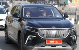 Bakan Kacır, Ağrı’da incelemelerde bulundu.