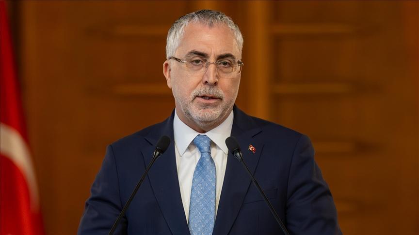 Belediyeler, bağlı kuruluşlar ve şirketlerin SGK'ye toplam borcu 234,2 milyar liradır. 4 Belediyeler, bağlı kuruluşlar ve şirketlerin SGK’ye toplam borcu 234,2 milyar liradır.