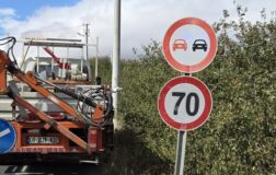 Sürücülere önemli uyarı! 31 Aralık’ta sona erecek: Hız sınırı levhaları basitleştiriliyor