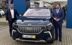 TOGG’u almak için maketle geldiler: ‘Araba Almanların da çok hoşuna gitti’