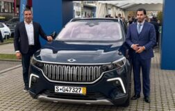 TOGG’u almak için maketle geldiler: ‘Araba Almanların da çok hoşuna gitti’