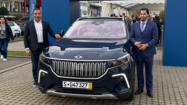 TOGG’u almak için maketle geldiler: ‘Araba Almanların da çok hoşuna gitti’