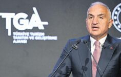 Turizmde rekor gelir, hedefe bir adım daha yaklaştırdı.