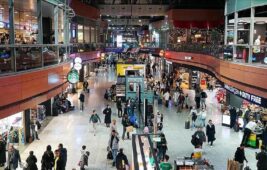 Türkiye'deki havalimanları 211 milyon yolcuya hizmet sundu. 2 Türkiye’deki havalimanları 211 milyon yolcuya hizmet sundu.