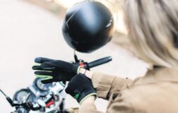 Zorunluluk nedeniyle eldiven arayışı arttı.